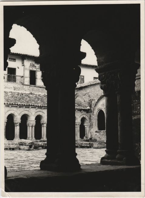 Claustro de la Colegiata de Santillana del mar